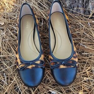 TALBOTS Size 7 Leopard Print Ballet Flats with Black Accents. New, unboxed.